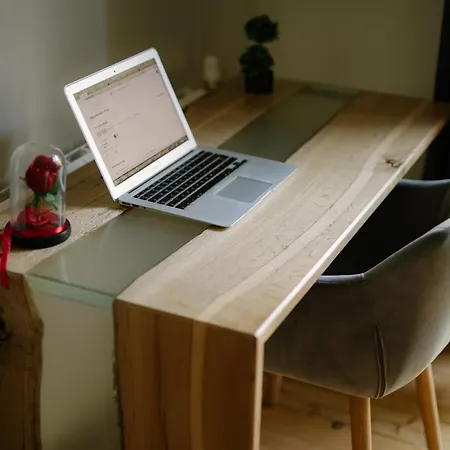 شقة 2 Designer Seconds Away From тhe Main Street, Free Parking *