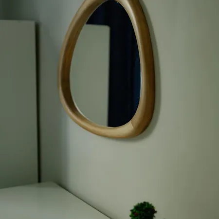 2 Designer Seconds Away From тhe Main Street, Free Parking