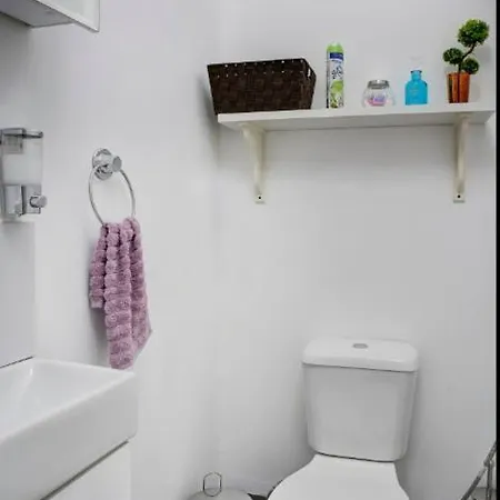 2 Designer Seconds Away From тhe Main Street, Free Parking Apartmán Sofie