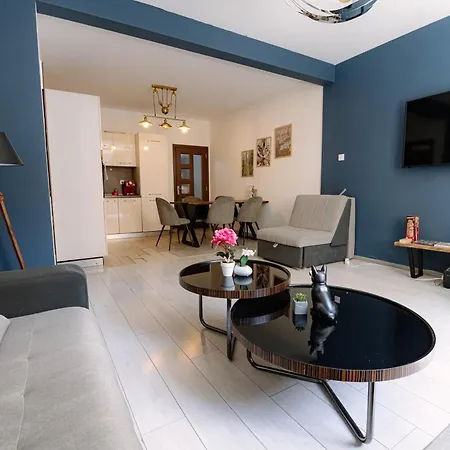 Apartman 2 Designer Seconds Away From тhe Main Street, Free Parking