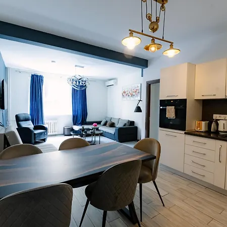 Apartman 2 Designer Seconds Away From тhe Main Street, Free Parking Szófia