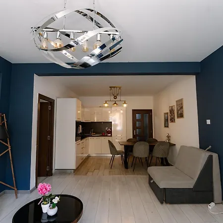 Apartman 2 Designer Seconds Away From тhe Main Street, Free Parking