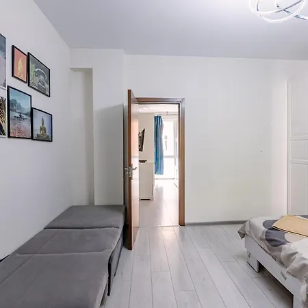 Apartman 2 Designer Seconds Away From тhe Main Street, Free Parking
